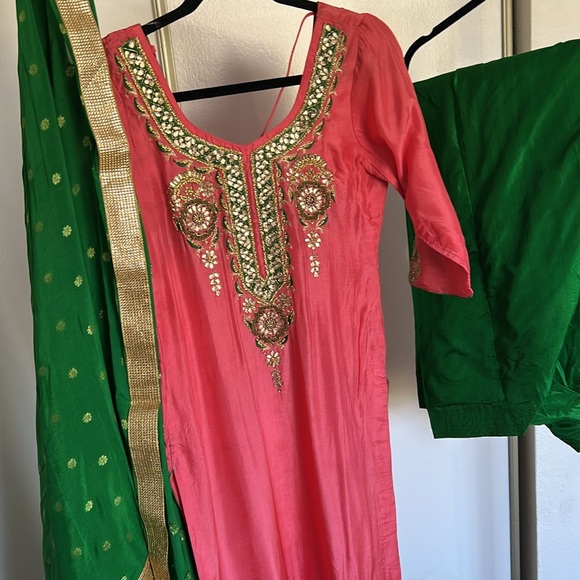 Beautiful brand new silk Indian suit Salwaar peach and green color combination - Picture 5 of 9